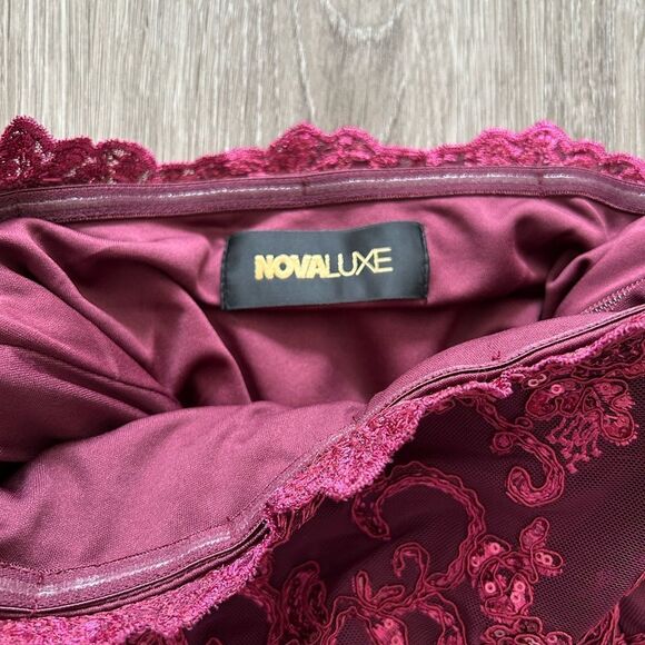 Nova Luxe Burgundy Lace Dress - Picture 10 of 12